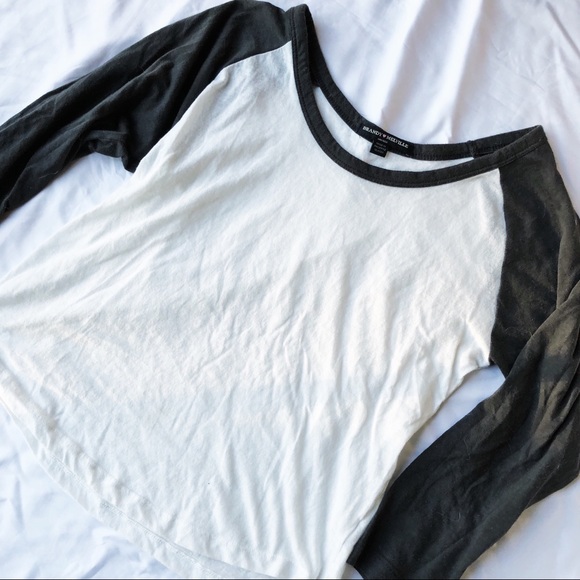 Brandy Melville Baseball Tee - Picture 2 of 4